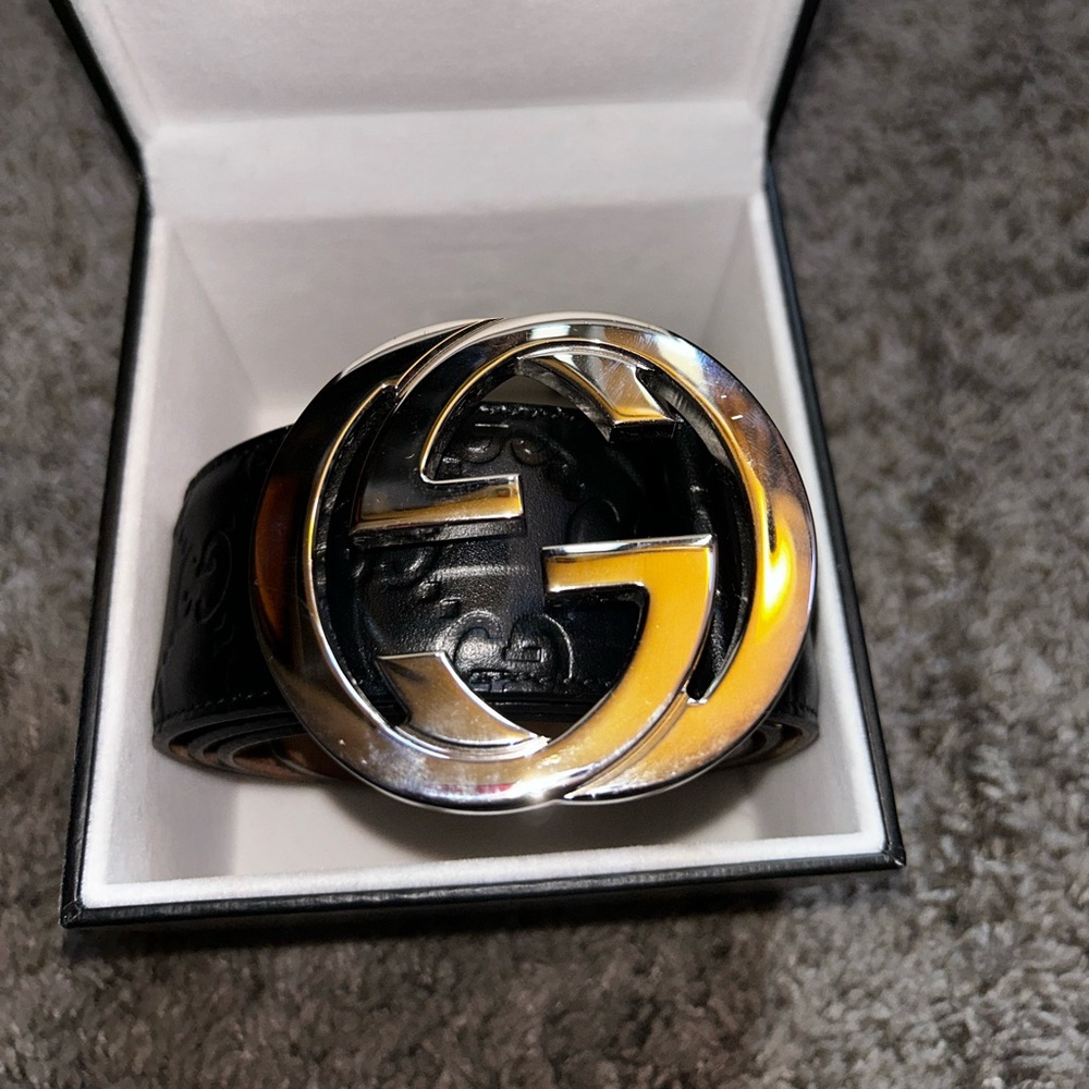Black Gucci belt